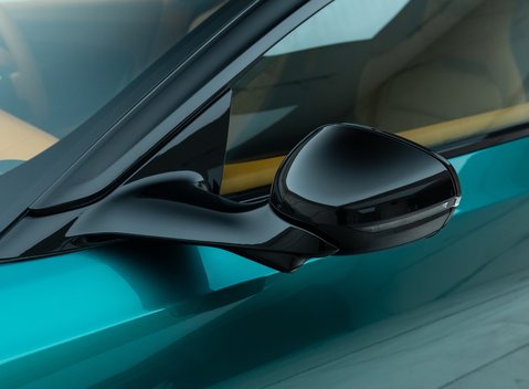 Aston Martin DB12 V8 27