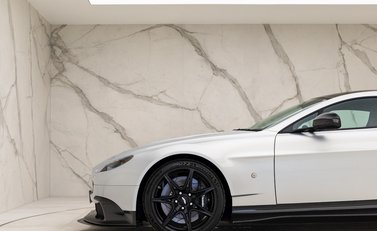 Aston Martin Vantage GT8 29