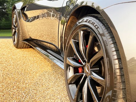 Aston Martin Vantage V8 21