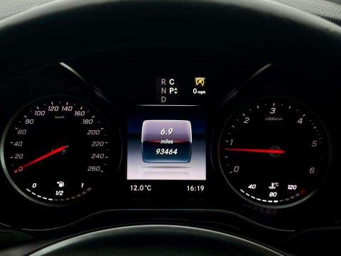 Mercedes-Benz V Class 2.2 V220d AMG Line MPV 5dr Diesel G-Tronic+ Euro 6 (s/s) 7 Seat (163 ps) 62