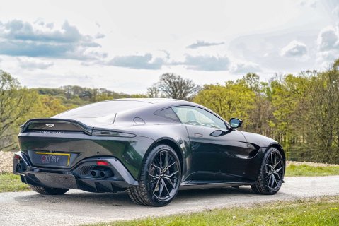 Aston Martin Vantage 4.0 Vantage V8 Auto 3dr 5