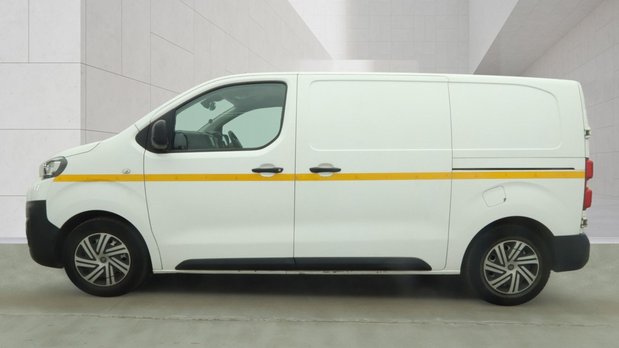 Peugeot Expert MWB L2H1 Low Roof Professional 2700 Air Con Tow Bar EURO 6 NO VAT 7