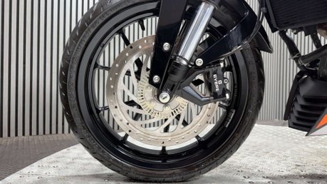 KTM Duke 2016 INCREDIBLY CLEAN LONG MOT ONLY 1K AKRAPOVIC 36