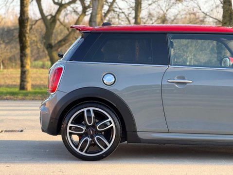 Mini Hatch 2.0 John Cooper Works 3dr 18