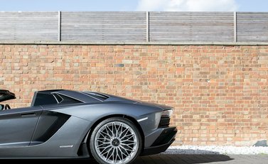 Lamborghini Aventador S LP740-4 Roadster 30