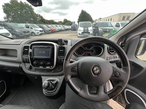 Renault Trafic LWB L2H1 Low Roof Sport LL30 Air Con Alloy Wheels EURO 6 NO VAT 51