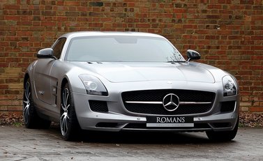 Mercedes-Benz SLS AMG GT 1