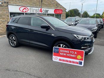 Vicky from Wakefield collected her new Vauxhall Grandland.
