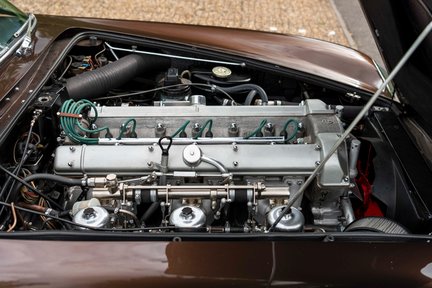 Aston Martin DB6 MKII 30
