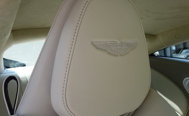 Aston Martin DB11 10