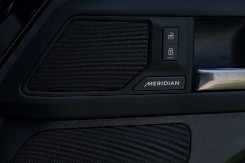 Land Rover Defender D250 X-Dynamic HSE Hard Top Obsidian 16