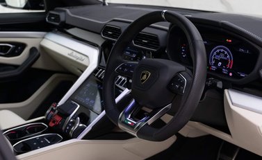 Lamborghini Urus V8 5