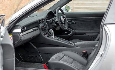 Porsche 911 (991.2) GT3 13