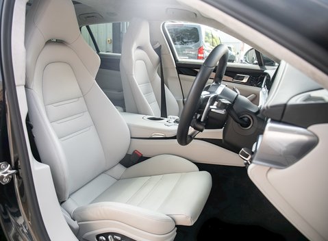 Porsche Panamera Turbo Sport Turismo 12