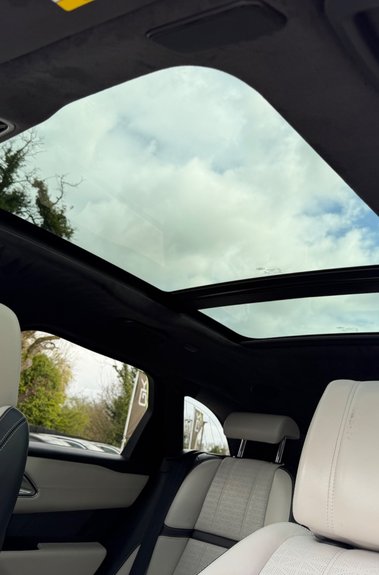 Land Rover Range Rover Velar FIRST EDITION - HUGE SPEC - PAN ROOF -1600W MERIDIAN -AIR SUSPENSION 