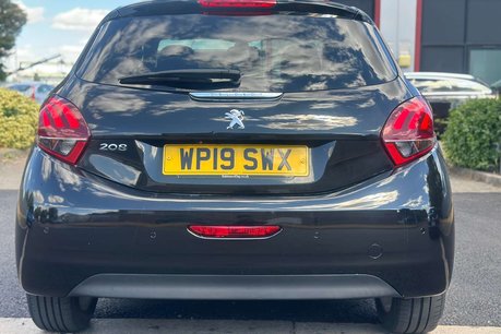 Peugeot 208 1.2 PureTech Signature Hatchback 5dr Petrol Manual Euro 6 (s/s) (82 ps) 4