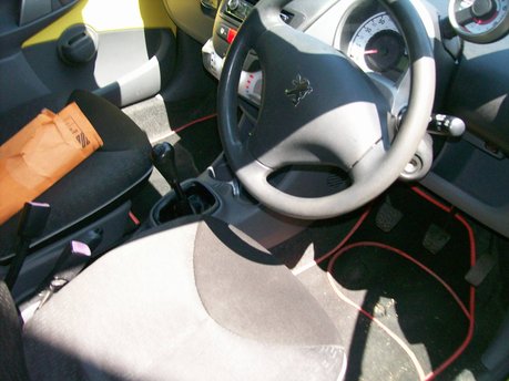 Peugeot 107 URBAN 6