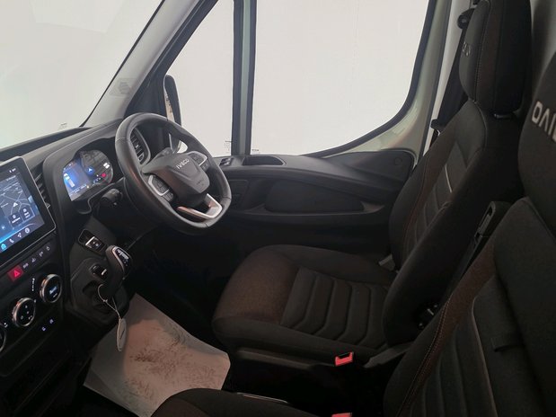 Iveco Daily Daily 2.3 35S16A8 Business Dropside 3750 WB Hi-Matic 15