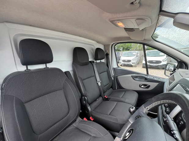 Renault Trafic SWB L1H1 (SOLD) Sportive SL27 Air Con Alloys Nav Sensors EURO 6 NO VAT 27