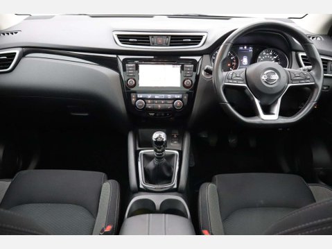 Nissan Qashqai 1.3 Qashqai N-Connecta DiG-T 5dr 17