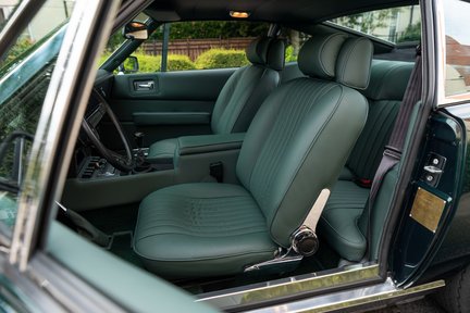 Aston Martin V8 Vantage ”Fliptail” Manual 24