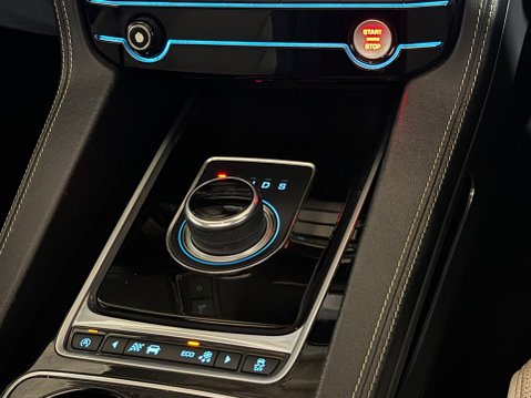 Jaguar F-Pace R-SPORT AWD 16