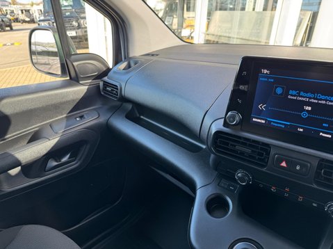 Peugeot Partner BLUEHDI PROFESSIONAL PREMIUM PLUS L1 17