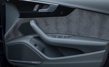 Audi RS4 Avant Vorsprung 22