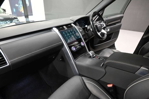 Land Rover Discovery 3.0 Discovery R-Dynamic HSE D MHEV Auto 4WD 5dr 45