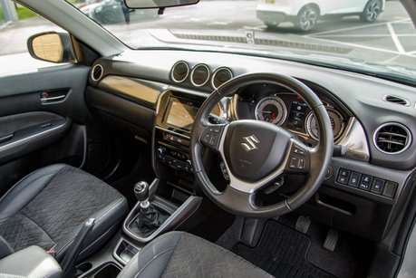 Suzuki Vitara SZ5 BOOSTERJET MHEV