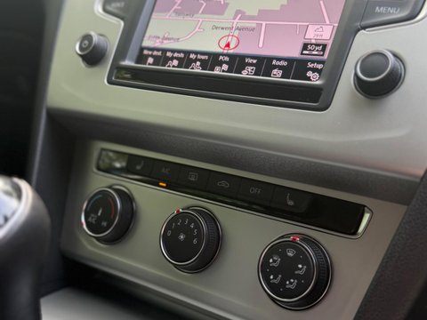 Volkswagen Passat 2.0 TDI BlueMotion Tech SE Business Euro 6 (s/s) 5dr 14