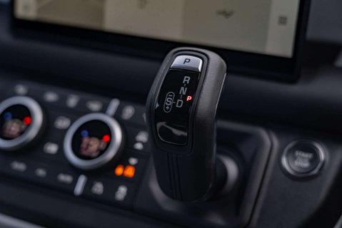 Land Rover Defender D250 X-Dynamic SE HardTop Obsidian WildTrak 14