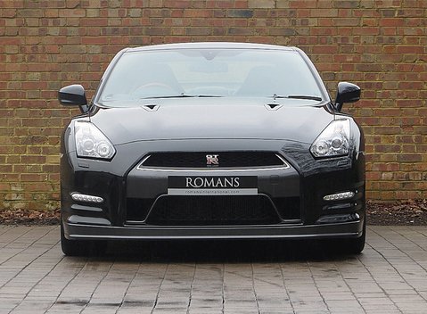 Nissan GT-R Premium Edition 11