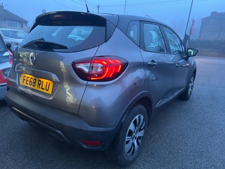 Renault Captur PLAY TCE 8