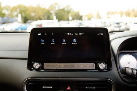 Hyundai KONA PREMIUM 19