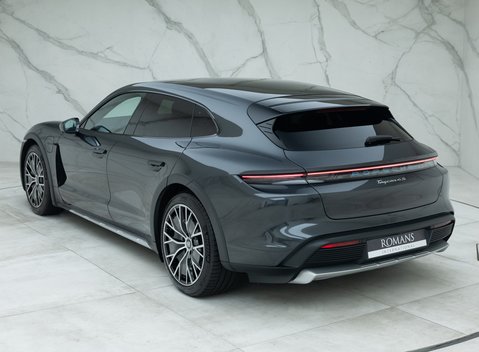Porsche Taycan 4S Cross Turismo 9
