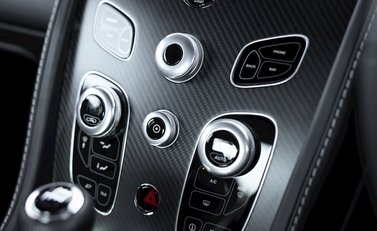 Aston Martin V12 Vantage S 17