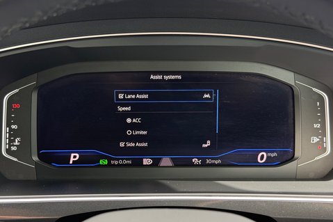 Volkswagen Tiguan R-LINE TSI DSG - ONE OWNER - APPLE CAR PLAY -ADAPTIVE CRUISE 37