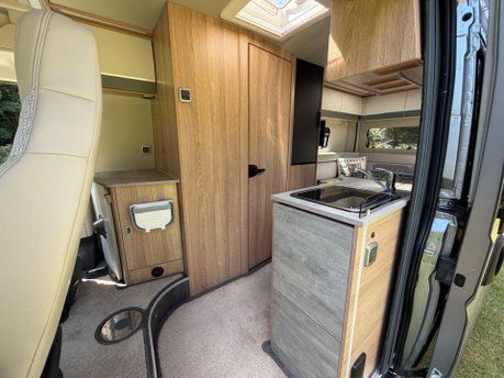 Auto-Trail V-Line 635 35 L4H2 STANDARD PV 24