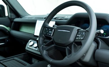 Land Rover Defender 110 75th Anniversary P400e 9