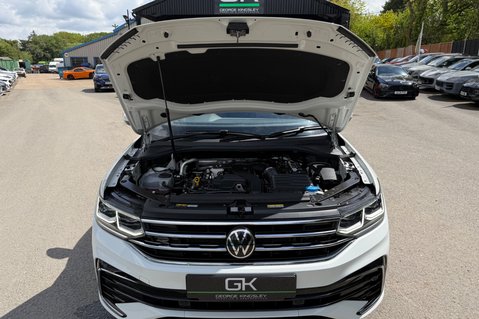Volkswagen Tiguan R-LINE TSI DSG - ONE OWNER - APPLE CAR PLAY -ADAPTIVE CRUISE 61
