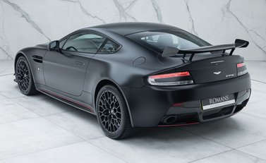 Aston Martin V12 Vantage S 12