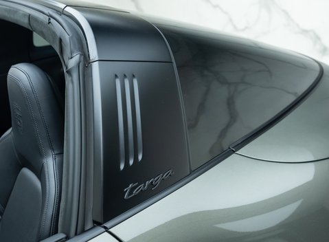 Porsche 911 Targa 4 GTS (992) 33