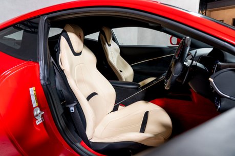 Ferrari Roma WARRANTY. PASSENGER DISPLAY. CARBON STEERING WHEEL. MAGNERIDE SUSPENSION. 13