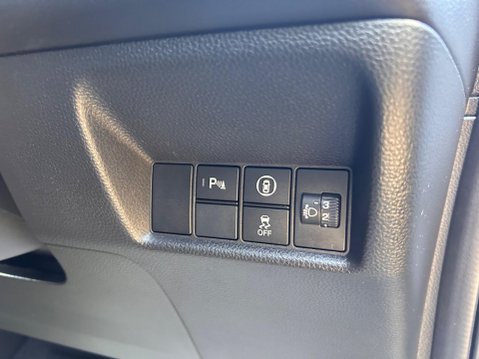 Honda Jazz I-MMD CROSSTAR EX 31