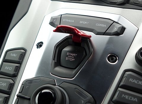 Lamborghini Aventador LP 700-4 21