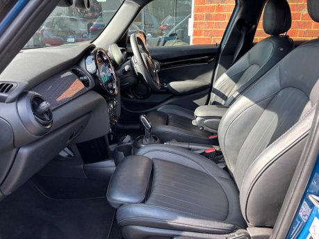 Mini Hatch 1.5 Cooper Exclusive Hatchback 5dr Petrol Steptronic Euro 6 (s/s) (136 ps) 10