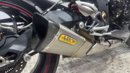 Triumph Street Triple R 2014 ONLY 15K NEW MOT ARROW EXHAUST VERY CLEAN NAKED 23