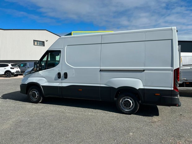 Iveco Daily Daily 35S14A8V H2 2.3 Van 3520L WB Hi-Matic 4