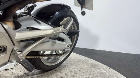 Aprilia Shiver GT 2011 ONLY 20K 1 OWNER NEW MOT VERY CLEAN SUPERMOTO 750CC 33